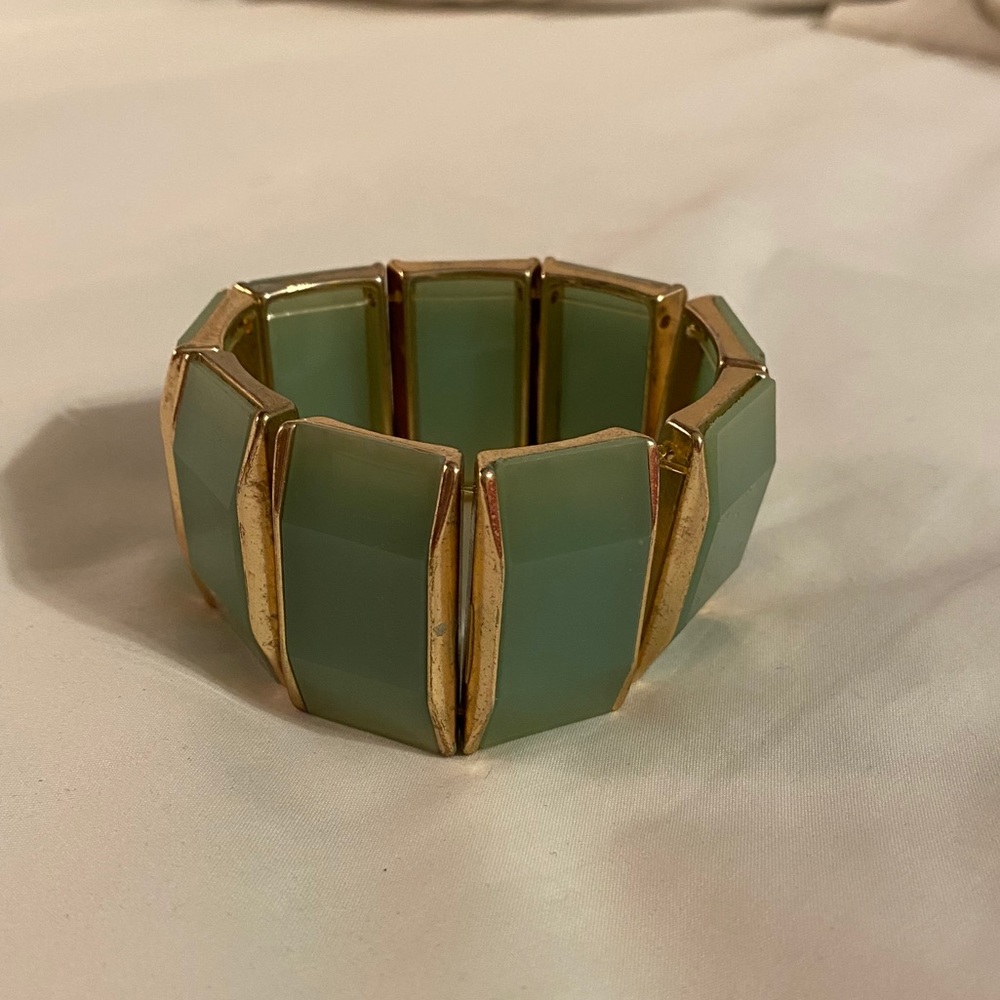Jade colored fashion bracelet